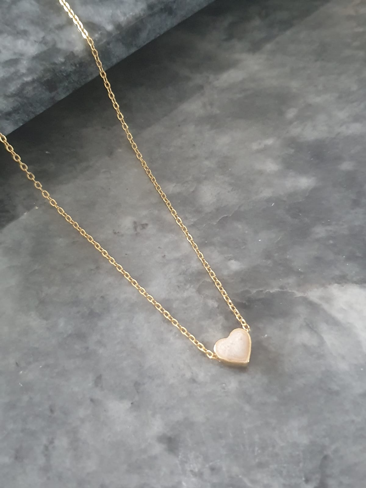 BS-19 Beyaz Mineli Kalp Kolye