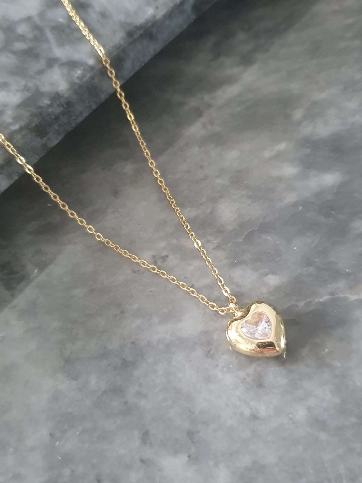 BS-27 Beyaz Taşlı Dolgun Kalp Kolye