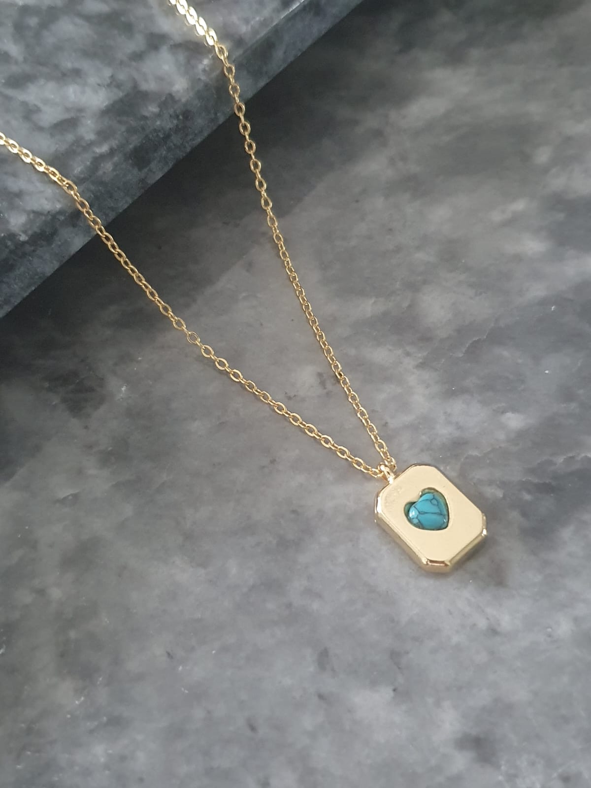 BS-18 Turkuaz Kalp Detaylı Dikdörtgen Kolye