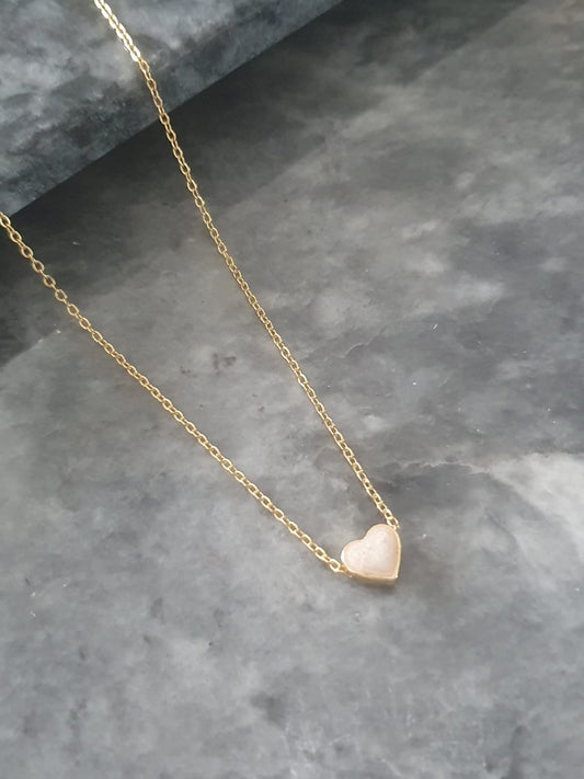 BS-19 Beyaz Mineli Kalp Kolye