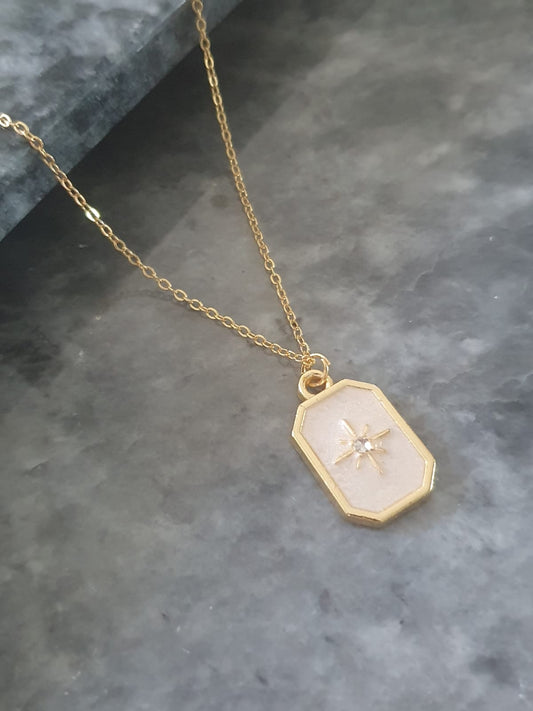 BS-10 Kuzey Yıldızı Motifli Dikdörtgen Kolye